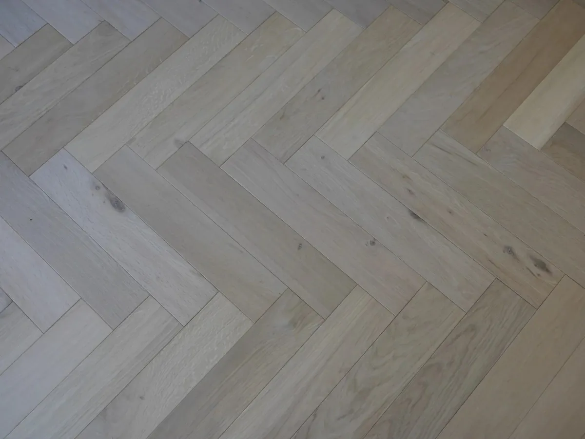 Natural Oak Herringbone 14mm Unfinished