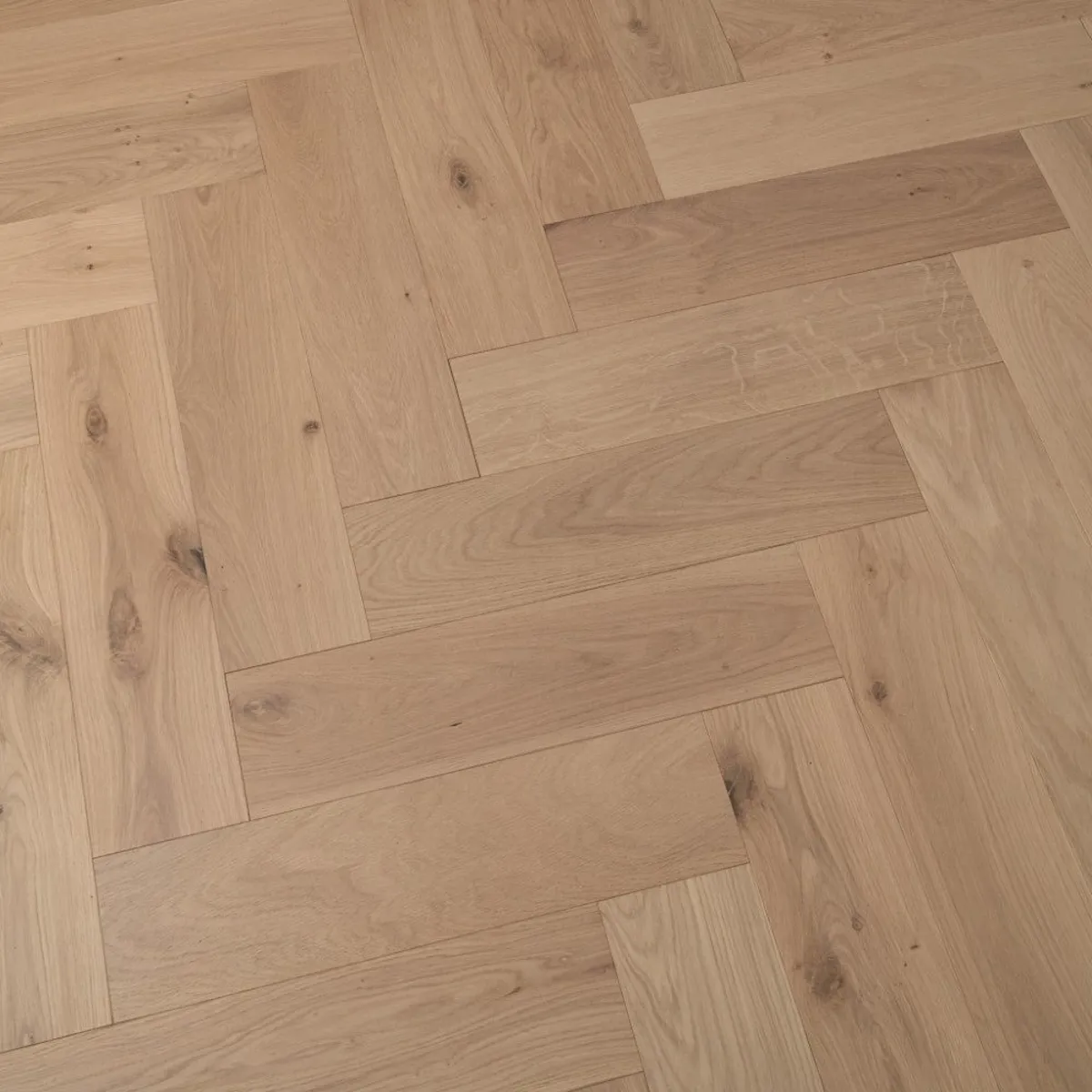 Invisible Finish Oak Herringbone 14mm Click
