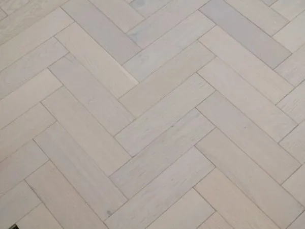 White Brushed Oak Herringbone 18mm