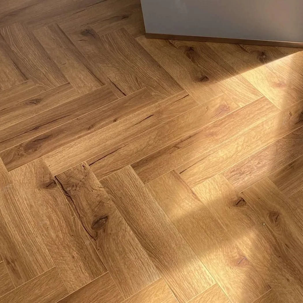 Traditional Oak 12mm Herringbone