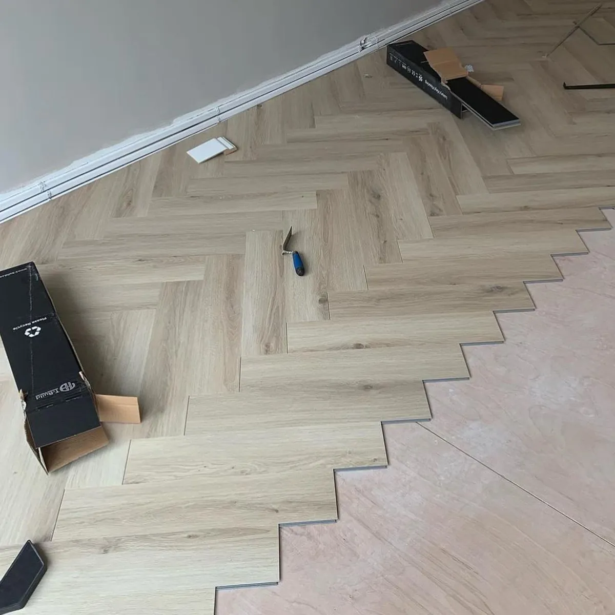 Sandy Limed Oak PREMIUM Herringbone 6.0 SPC Vinyl Click