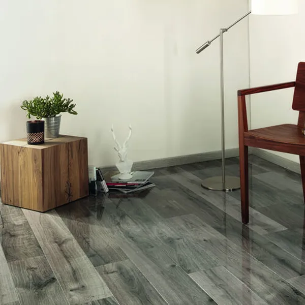 31m2 Bundle New York Grey Super High Gloss 8mm + FREE Underlay