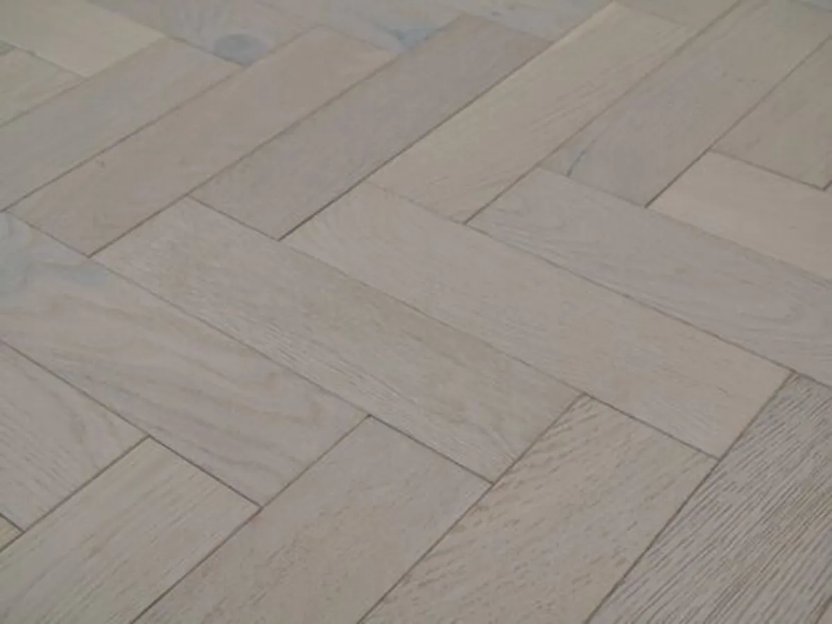 White Brushed Oak Herringbone 18mm