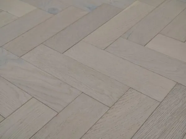 White Brushed Oak Herringbone 18mm