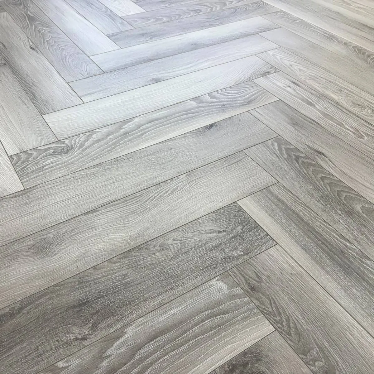 Light Washed Oak 12mm Herringbone
