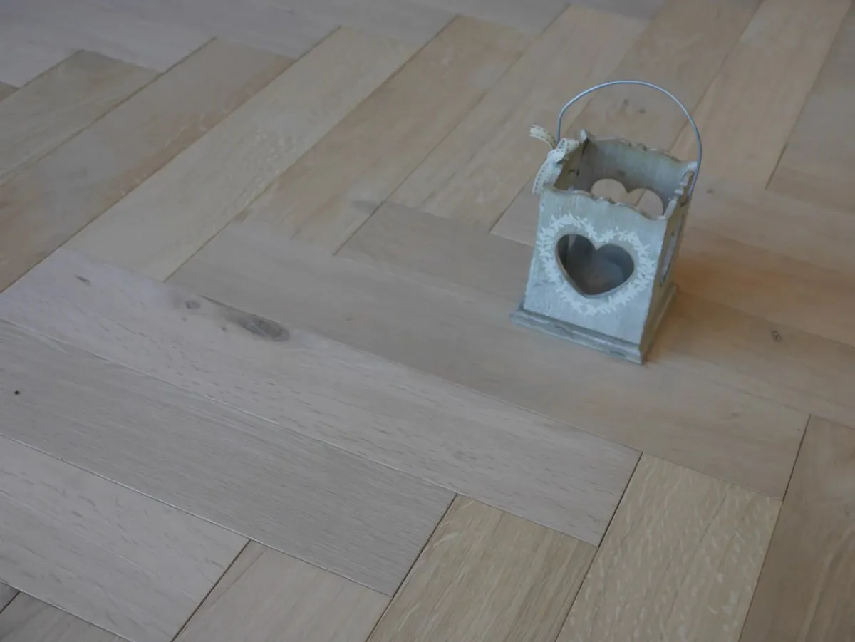 Natural Oak Herringbone 14mm Unfinished