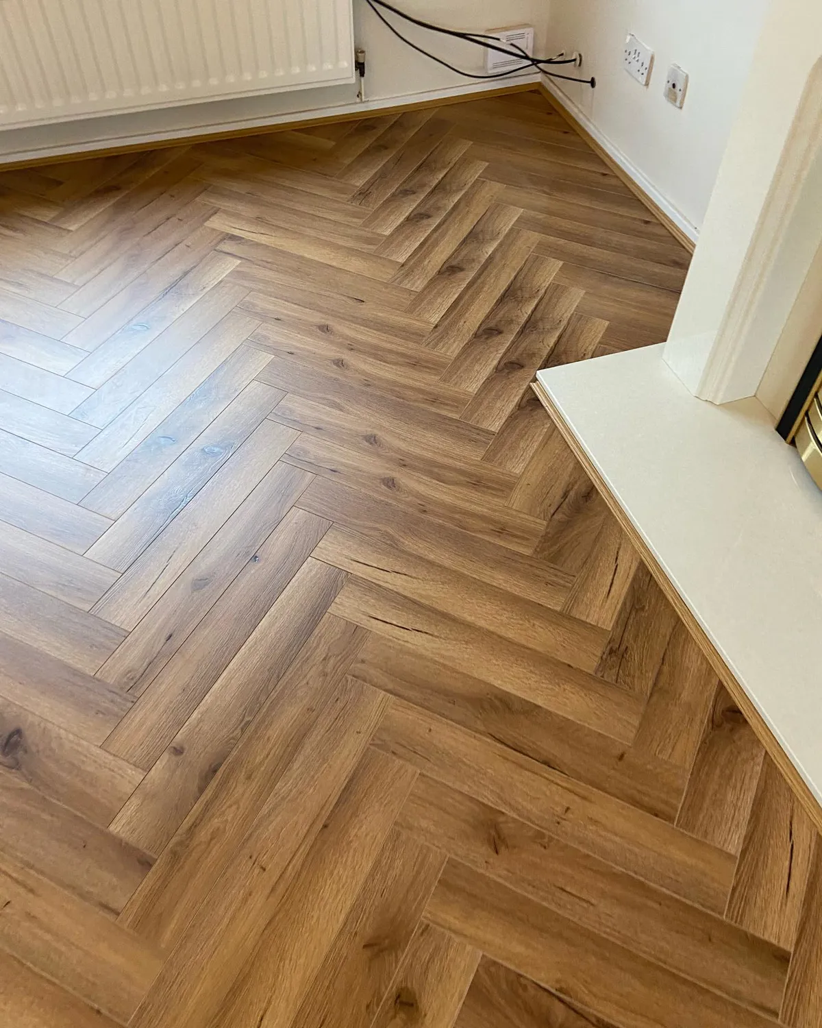 Crafted Oak Herringbone 12mm Laminate