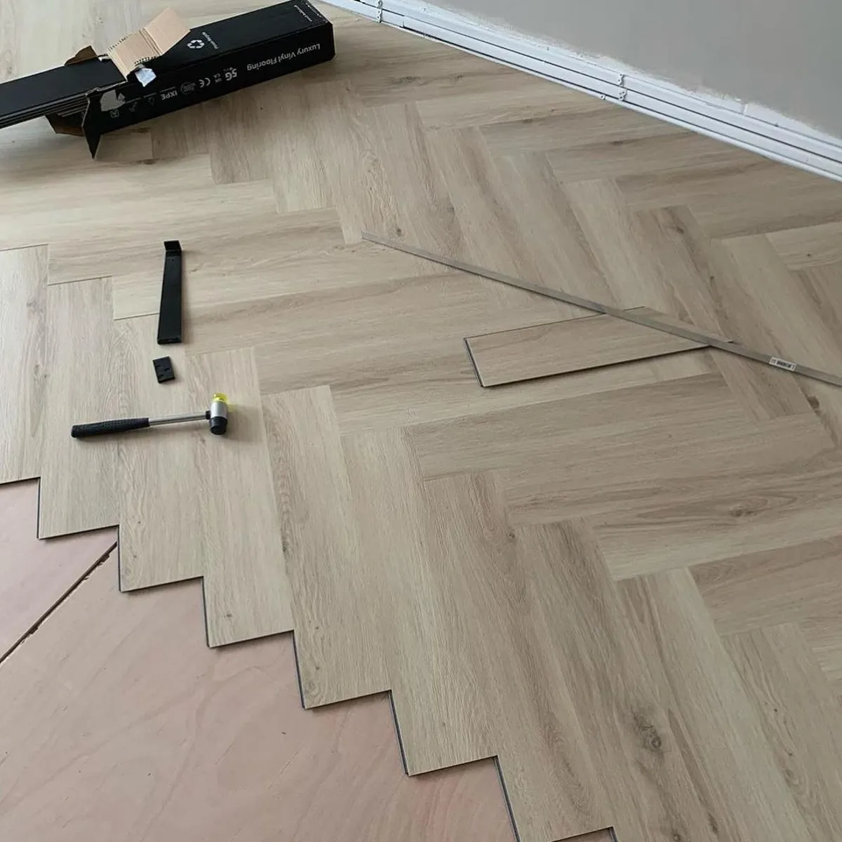 Sandy Limed Oak PREMIUM Herringbone 6.0 SPC Vinyl Click