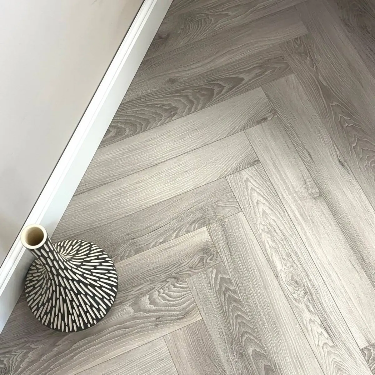 Light Washed Oak 12mm Herringbone