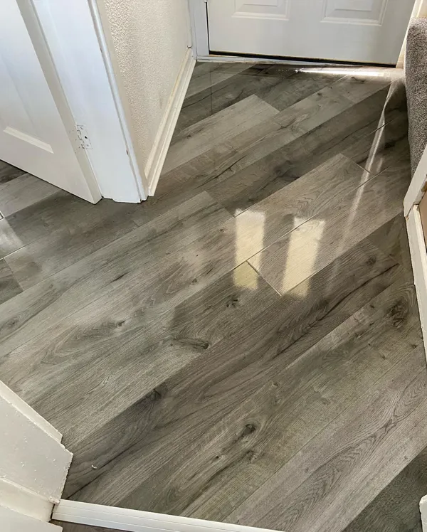 31m2 Bundle New York Grey Super High Gloss 8mm + FREE Underlay