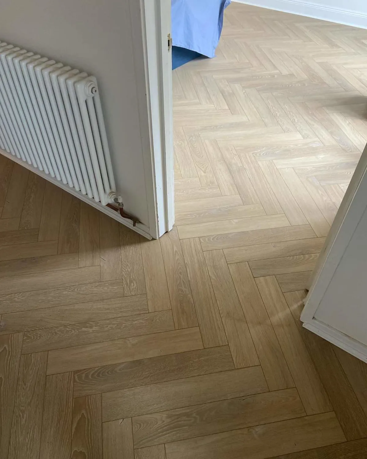 Desert Oak Herringbone 12mm Laminate