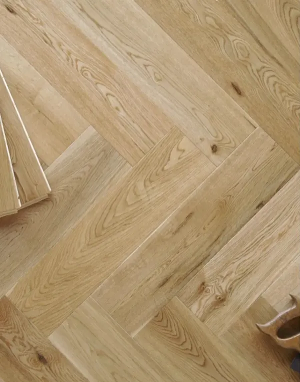 Natural Oak Herringbone 14mm Click UV Lacquered