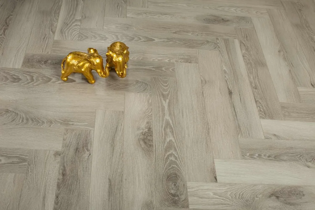 Light Washed Oak 12mm Herringbone