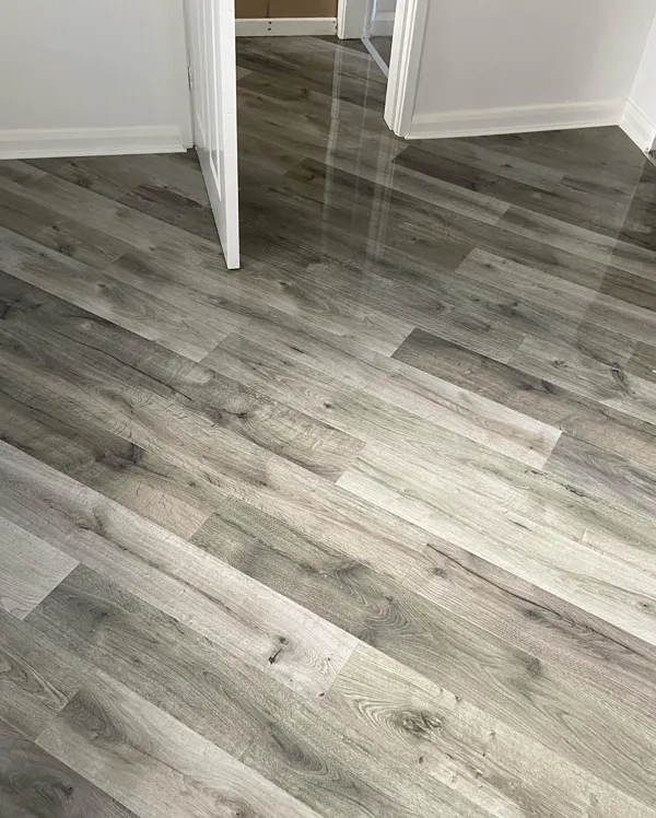 31m2 Bundle New York Grey Super High Gloss 8mm + FREE Underlay