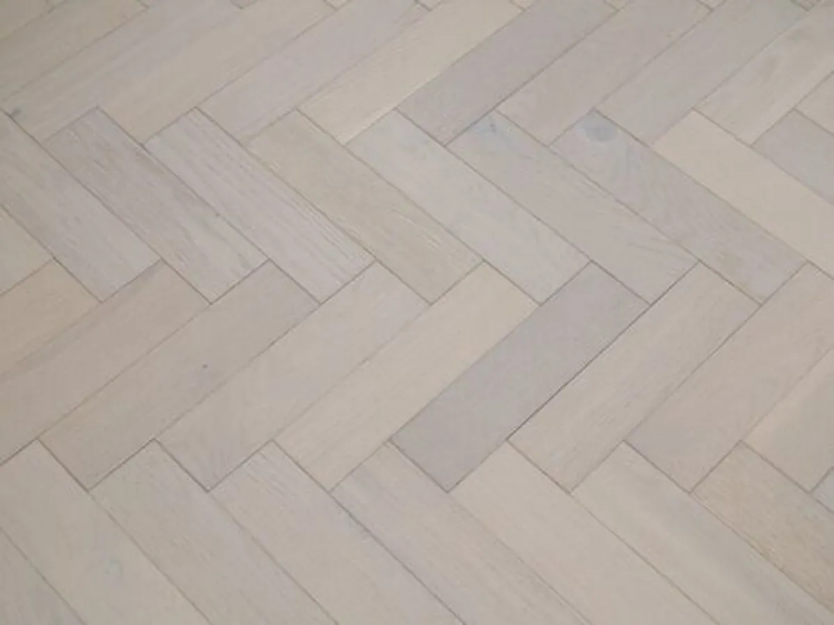 White Brushed Oak Herringbone 18mm