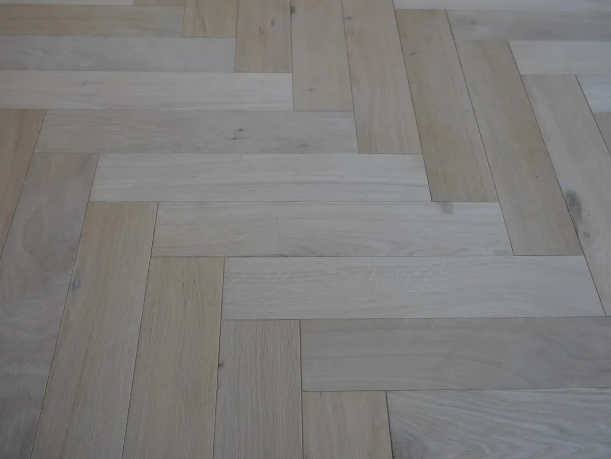 Natural Oak Herringbone 14mm Unfinished