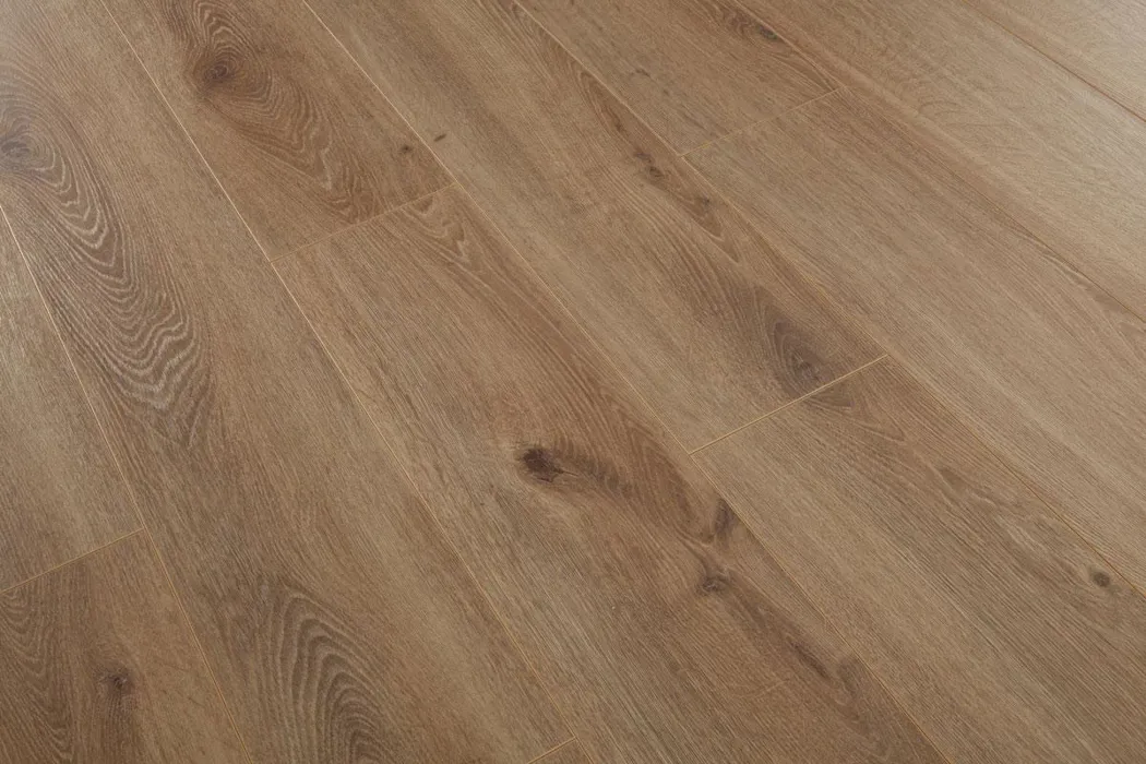 Prime Oak Nature 10mm Laminate 