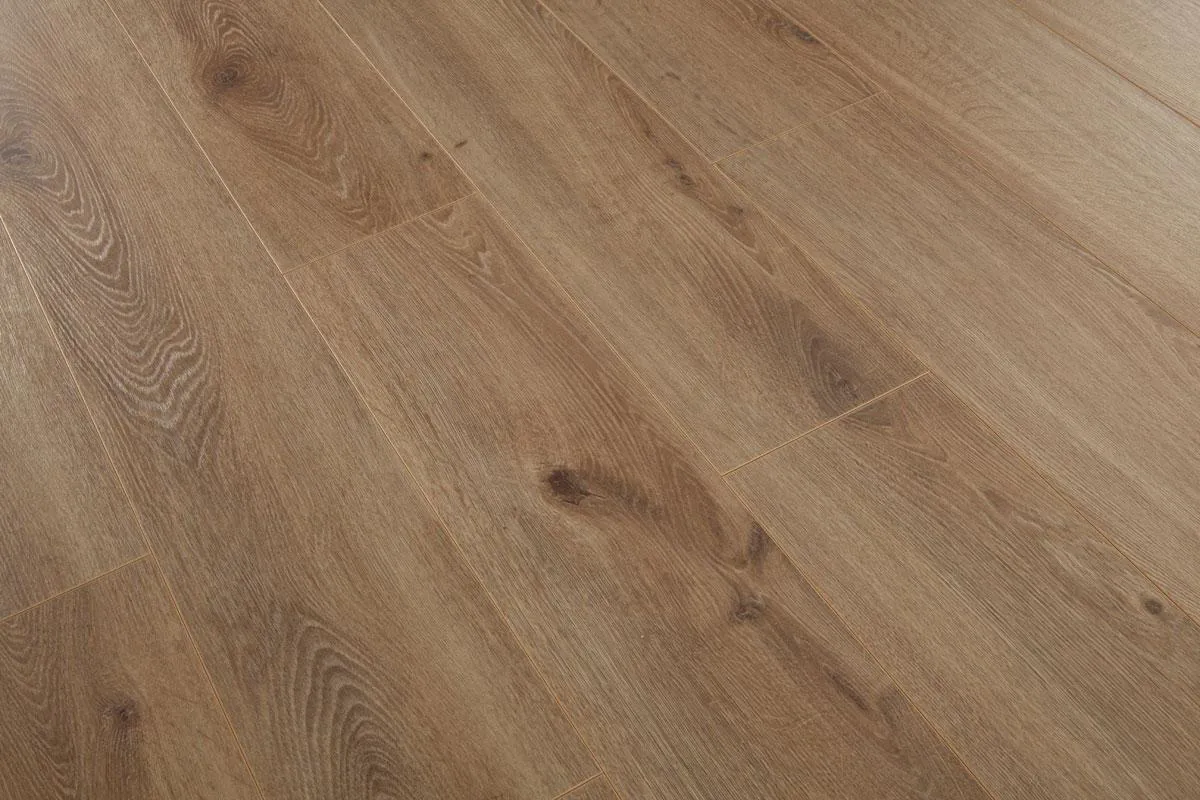 Prime Oak Nature 10mm Laminate 