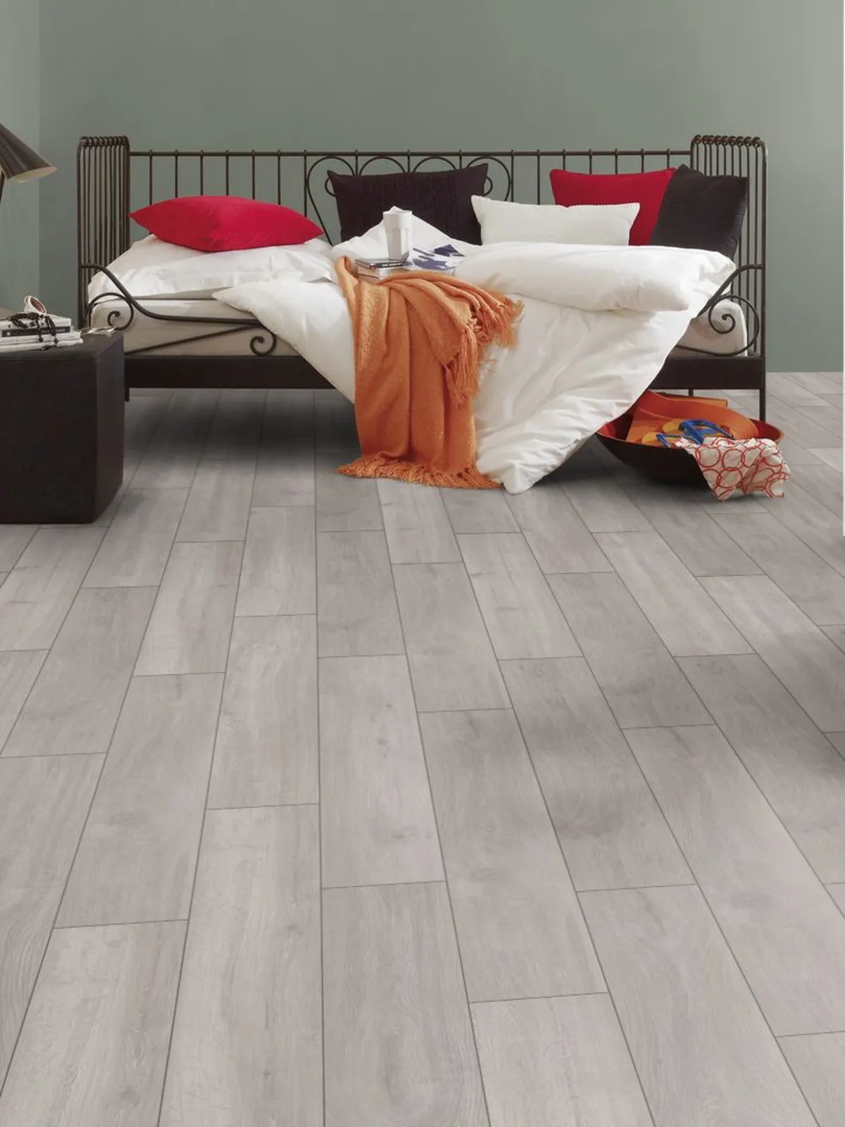 Whitewash Grey Oak 12mm Laminate Flooring