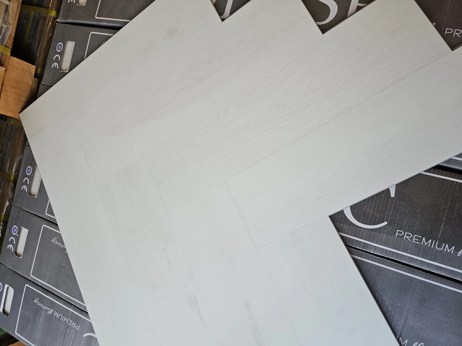 Snow White Oak 6mm PREMIUM Herringbone SPC Click