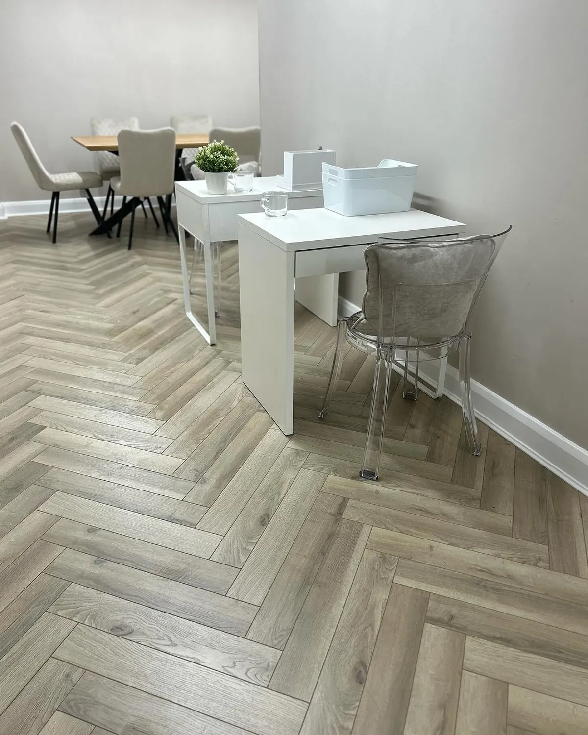 Greek Oak Herringbone 12mm Laminate