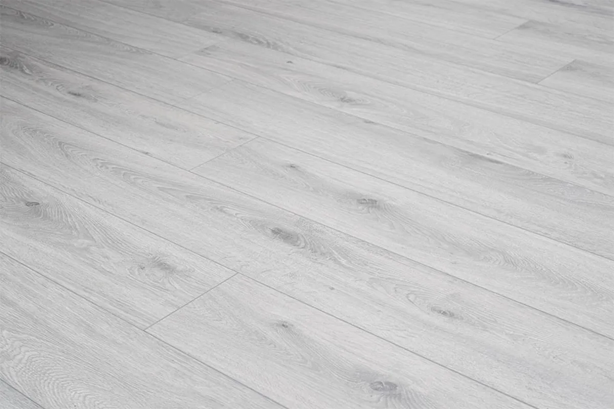 Timeless White Oak 10mm Laminate 