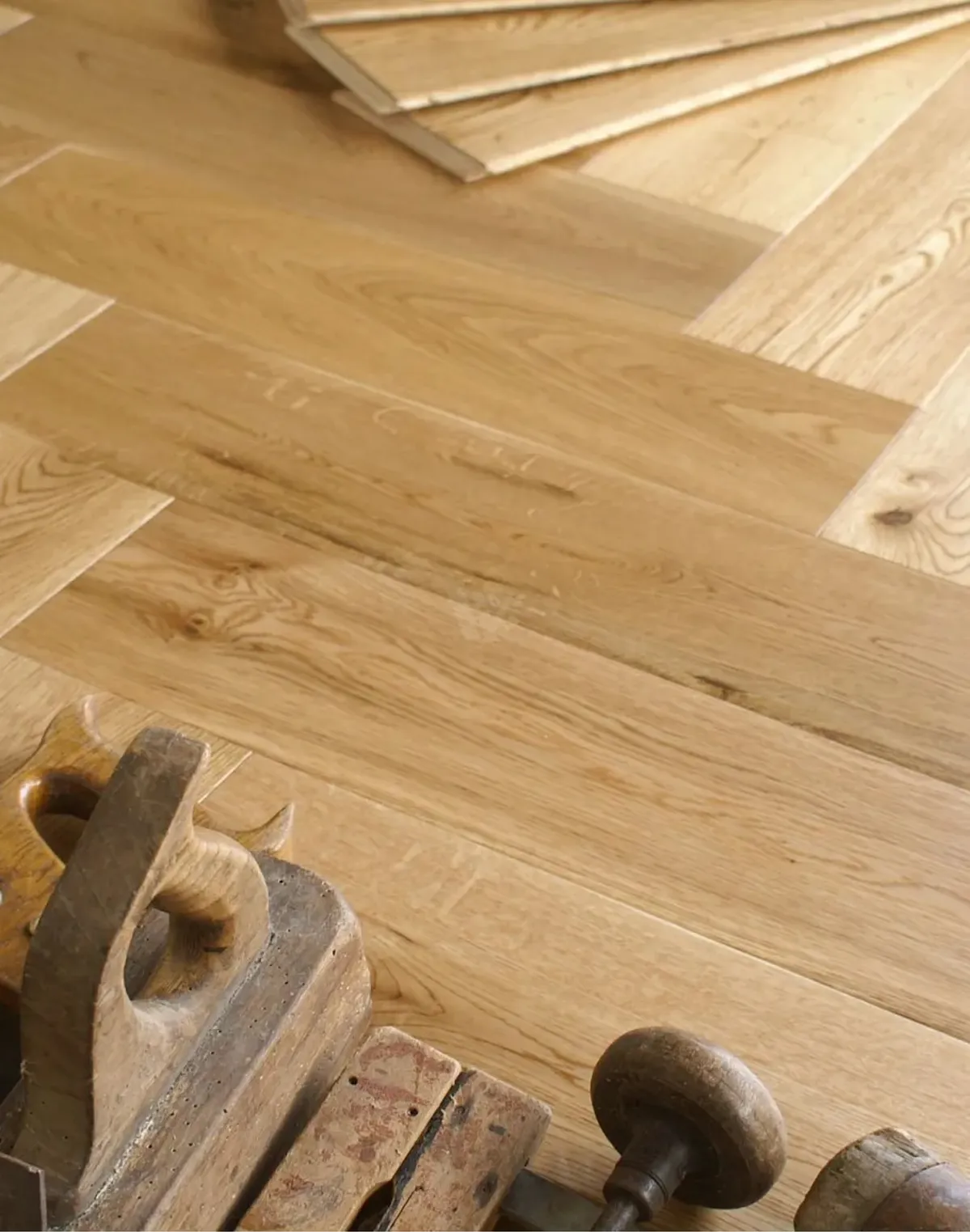 Natural Oak Herringbone 14mm Click UV Lacquered