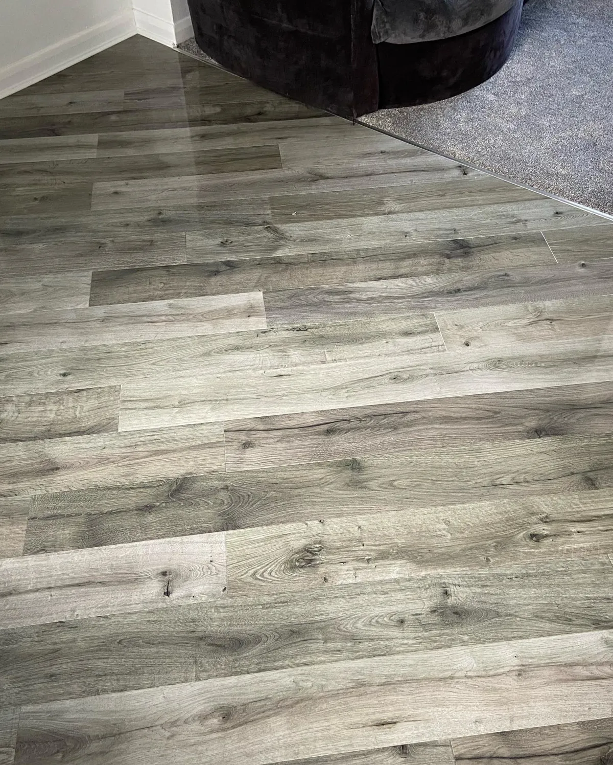 31m2 Bundle New York Grey Super High Gloss 8mm + FREE Underlay