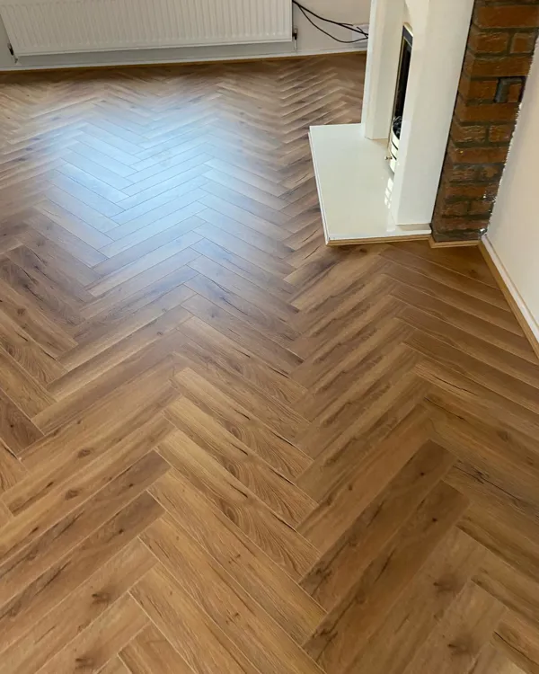 Crafted Oak Herringbone 12mm Laminate