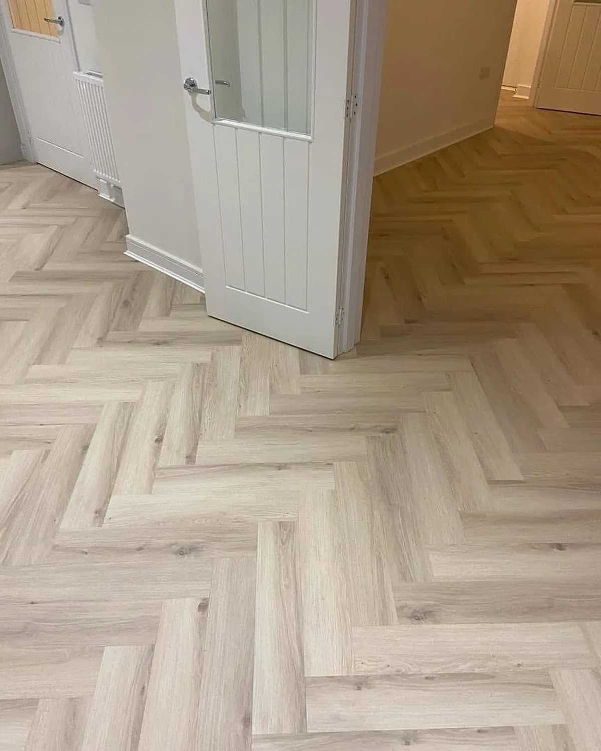 Sandy Limed Oak PREMIUM Herringbone 6.0 SPC Vinyl Click