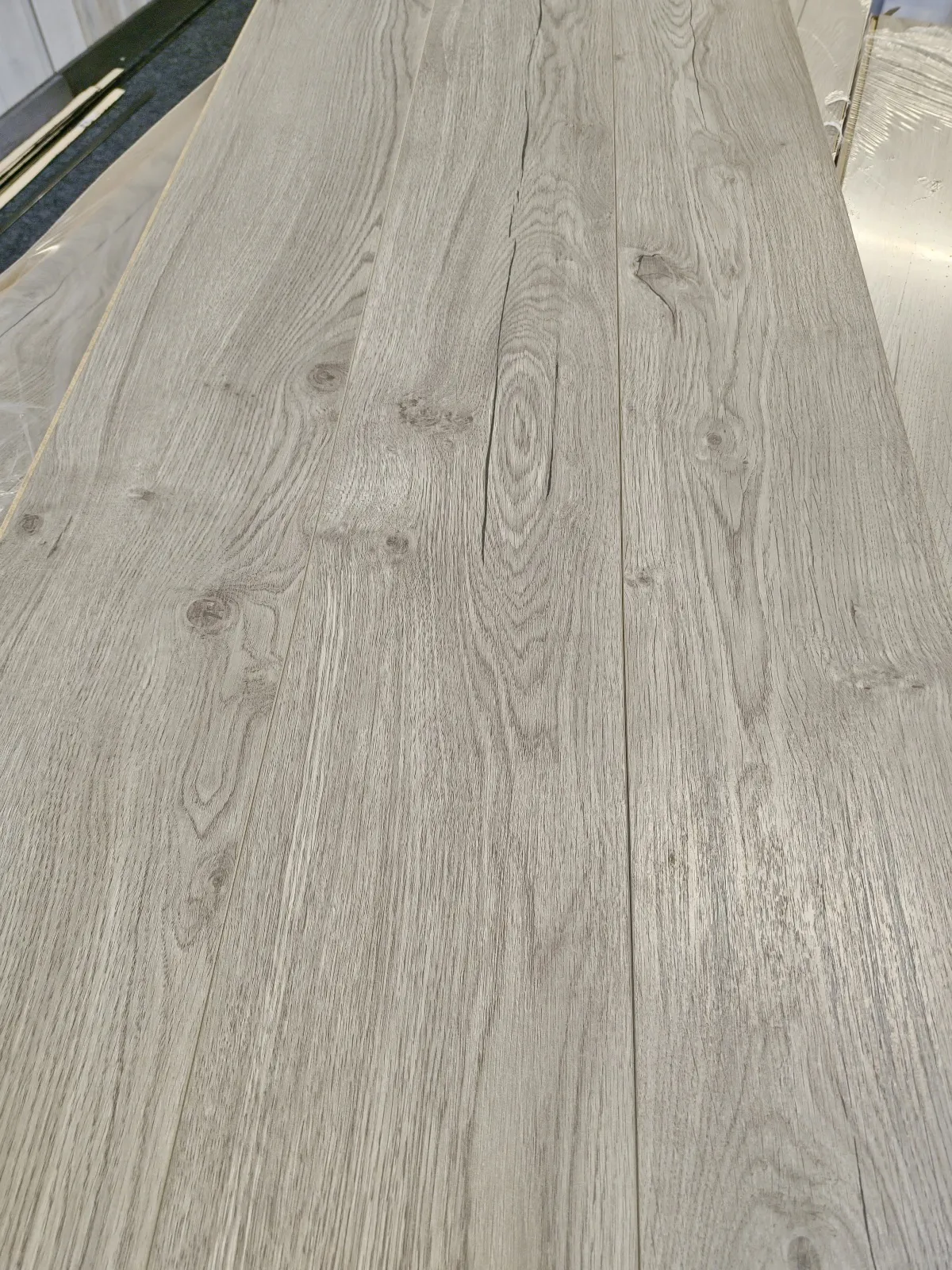 29.9m2 Bundle Dove Grey Oak 7mm + FREE Underlay