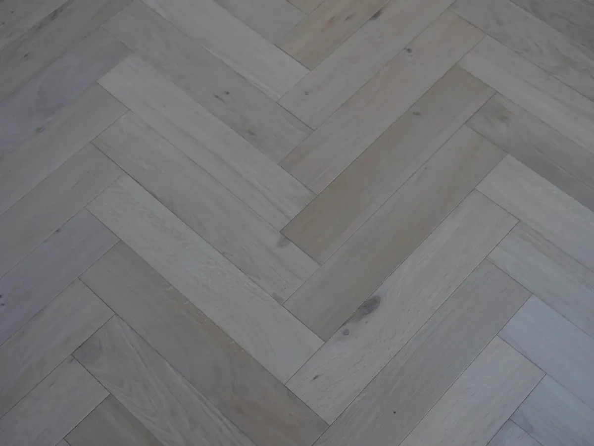 Natural Oak Herringbone 14mm Unfinished