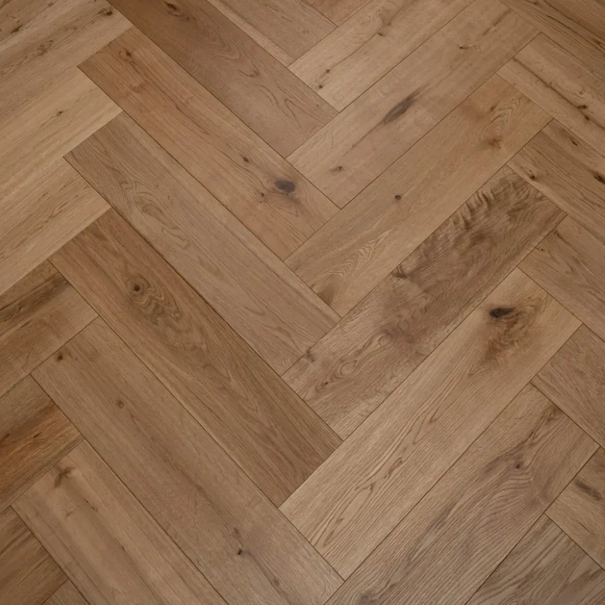 Natural Oak Herringbone Click 14mm Brushed Lacquered