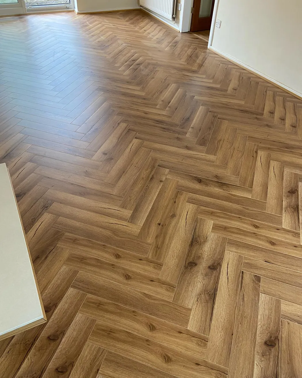 Crafted Oak Herringbone 12mm Laminate