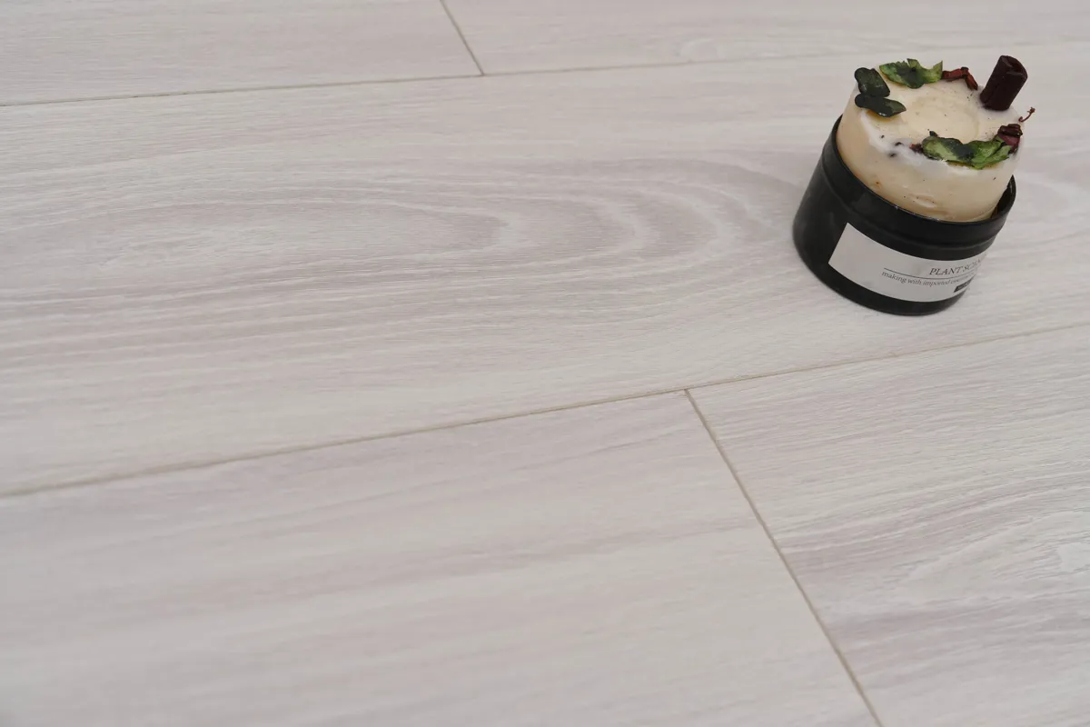 Winter Washed Grey Oak 12mm