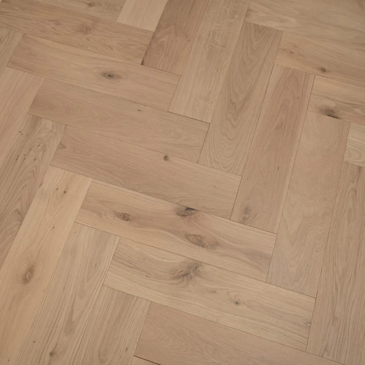 Invisible Finish Oak Herringbone 14mm Click