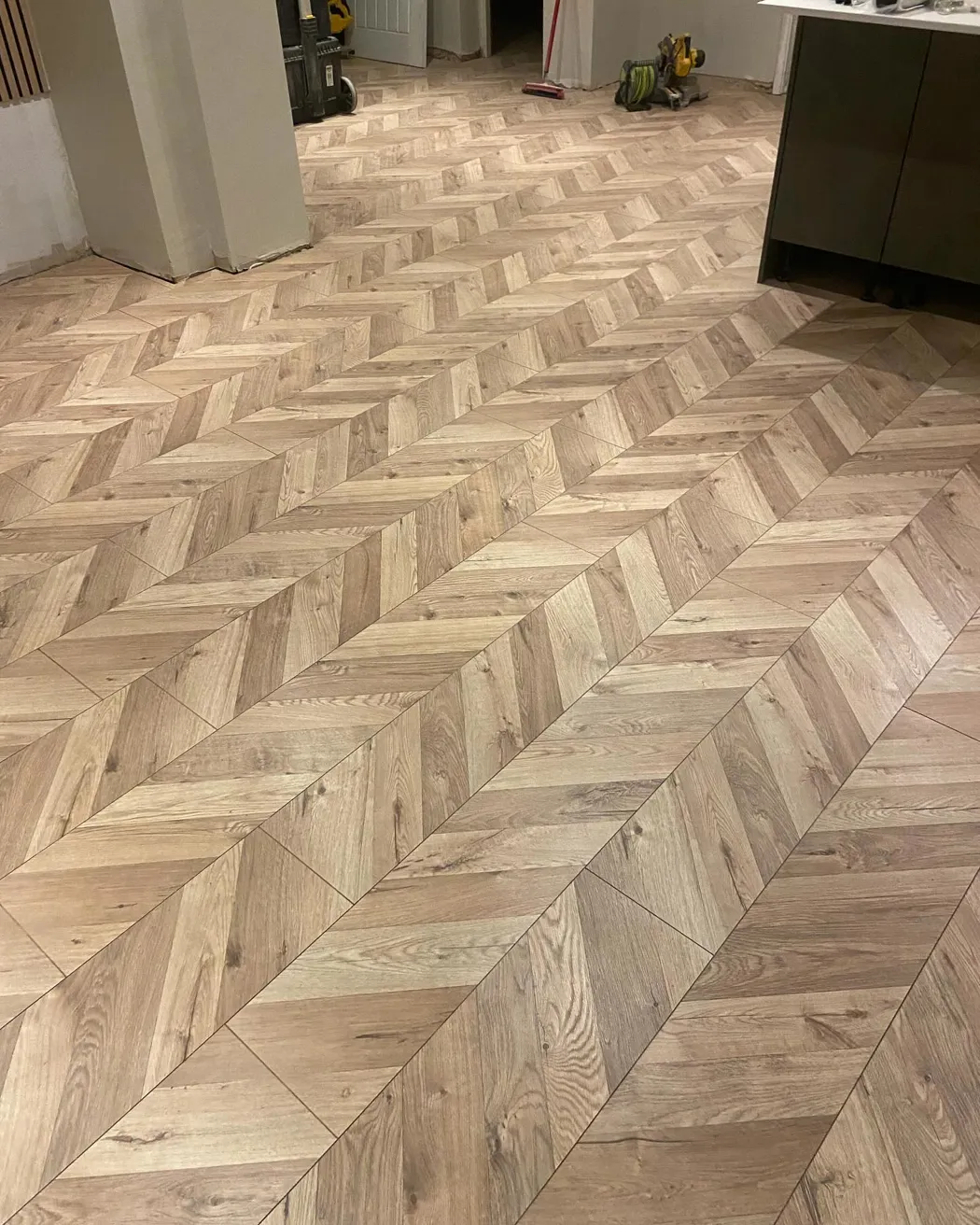 Medieval Oak Chevron 8mm Laminate 